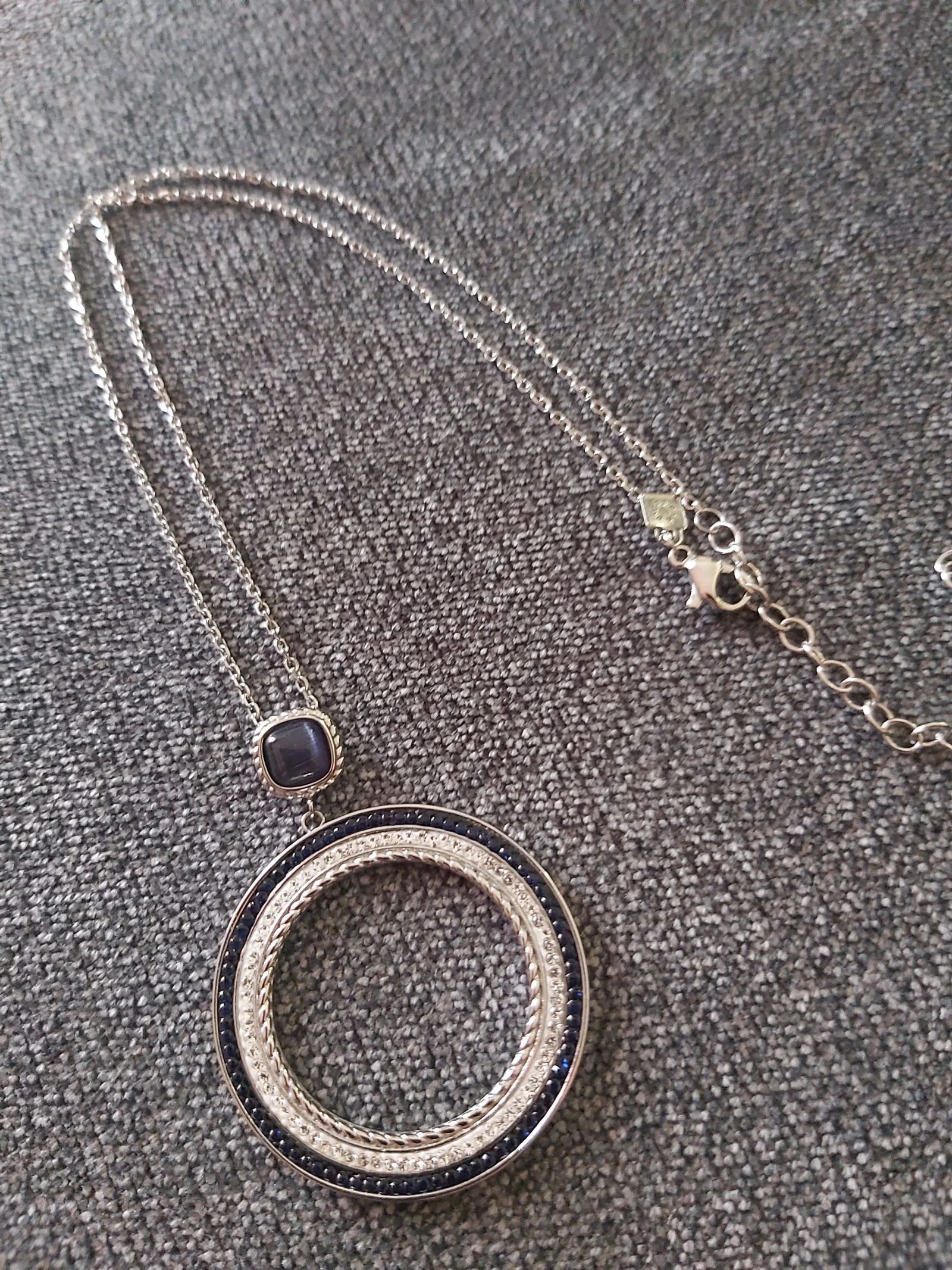 Collier Victoria 